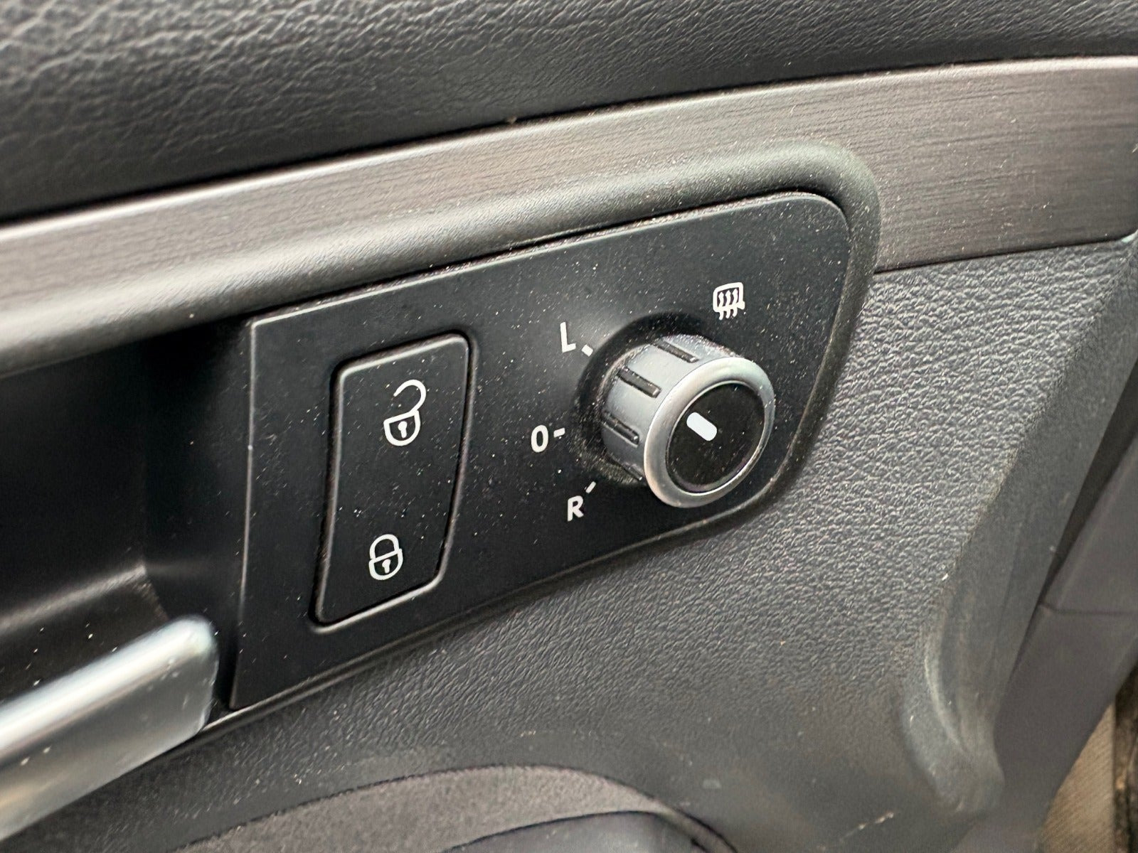 Gul VW Touran fra 2014