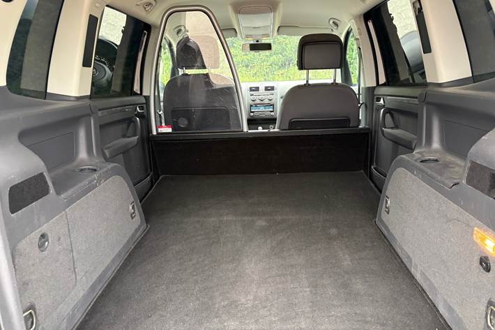 Gul VW Touran fra 2014