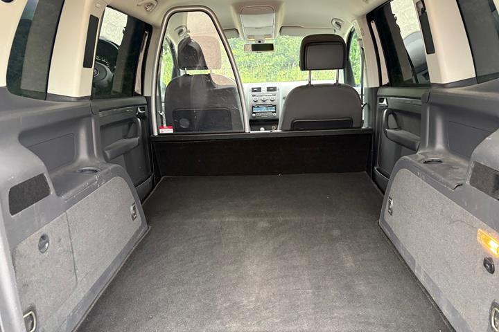 Gul VW Touran fra 2014