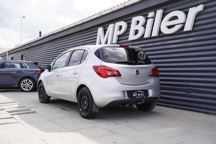 Sølv Opel Corsa fra 2018