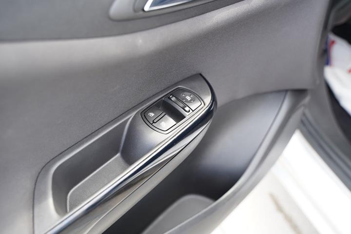 Sølv Opel Corsa fra 2018