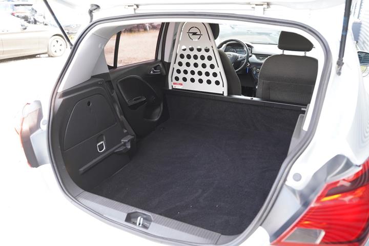 Sølv Opel Corsa fra 2018