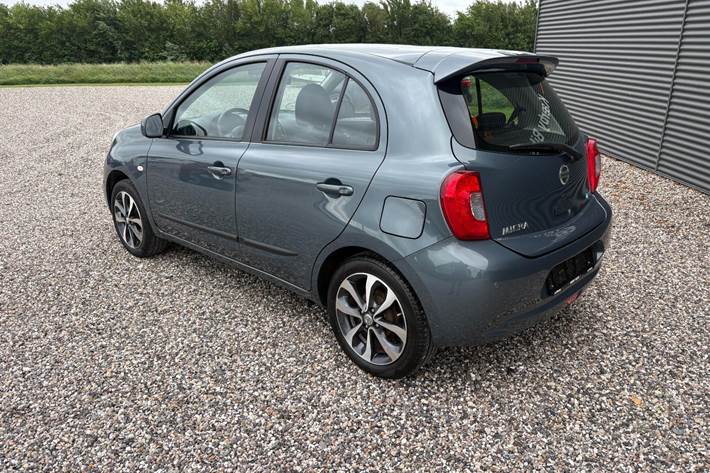 Grå Nissan Micra fra 2013