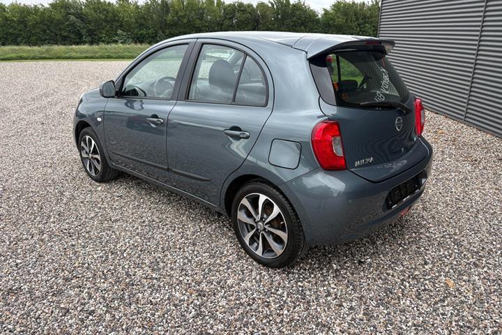 Grå Nissan Micra fra 2013