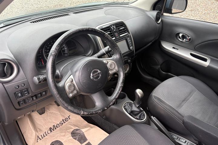 Grå Nissan Micra fra 2013