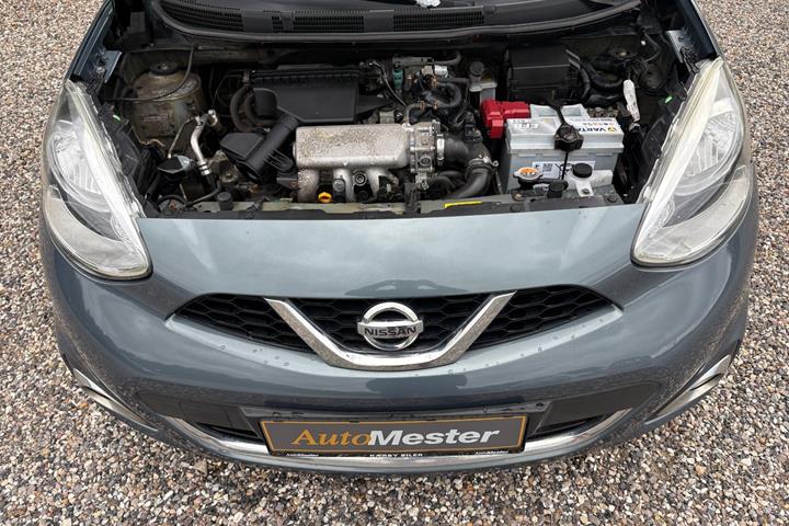 Grå Nissan Micra fra 2013