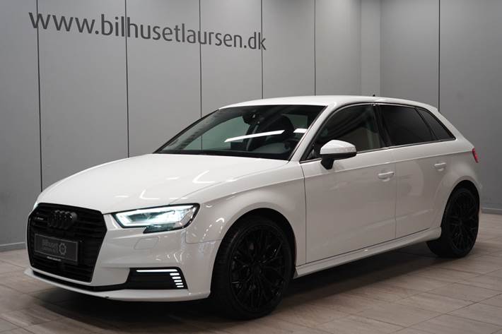 Hvid Audi A3 fra 2017 set udefra