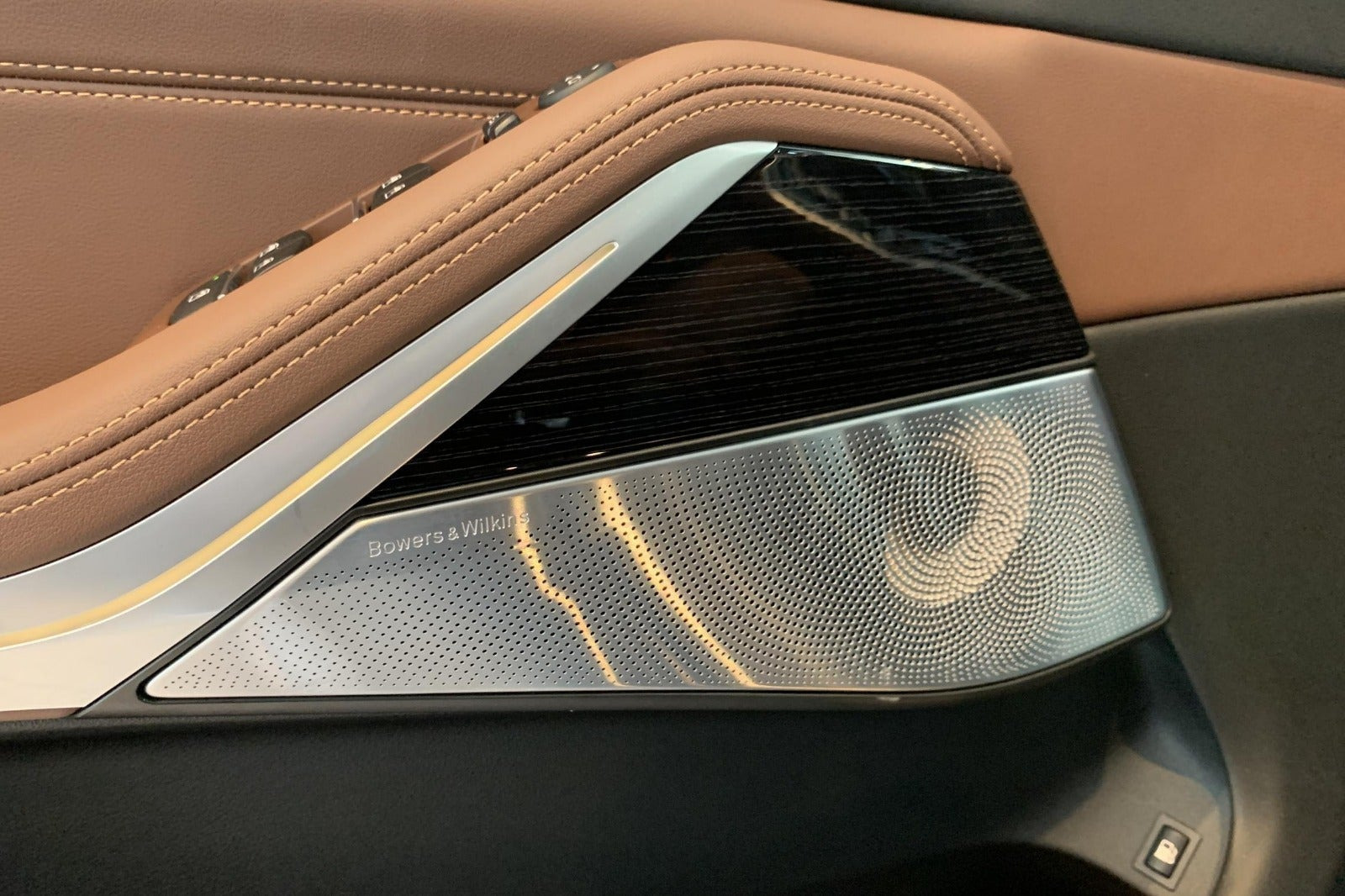 Sort BMW X5 fra 2025