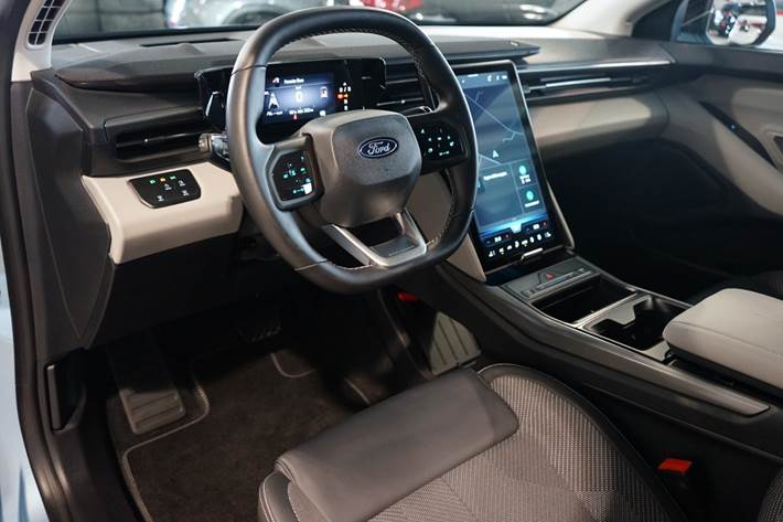 Blå Ford Explorer fra 2025
