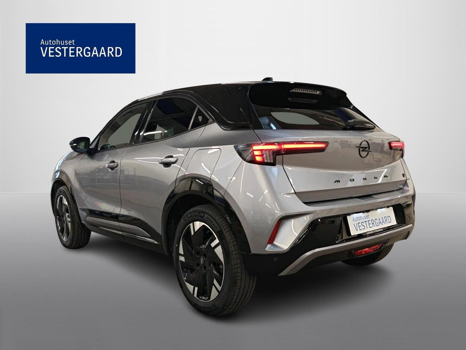 Grå Opel Mokka-e fra 2025