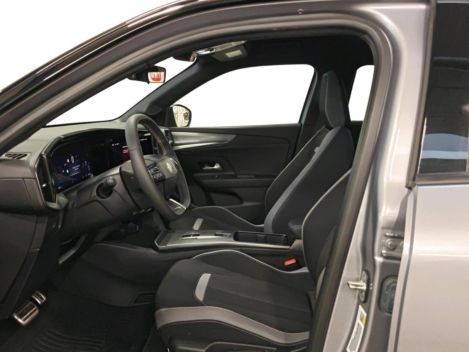 Grå Opel Mokka-e fra 2025