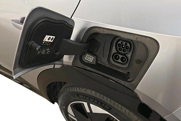 Grå Opel Mokka-e fra 2025