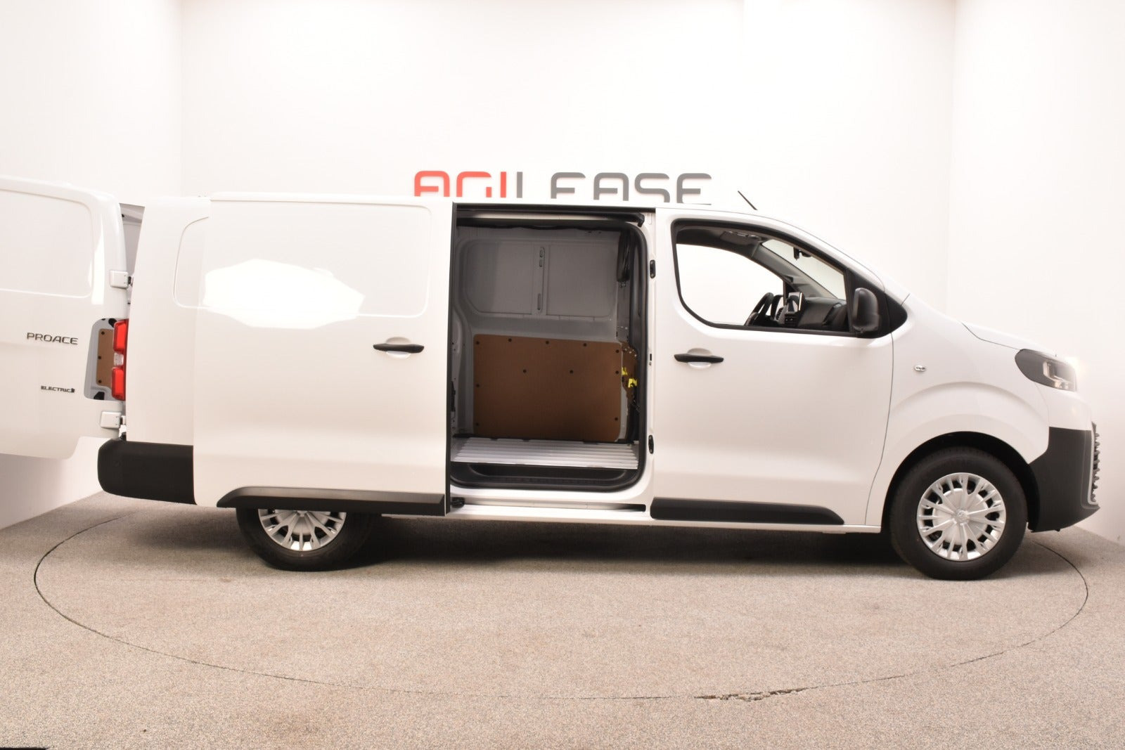 Hvid Toyota ProAce fra 2025