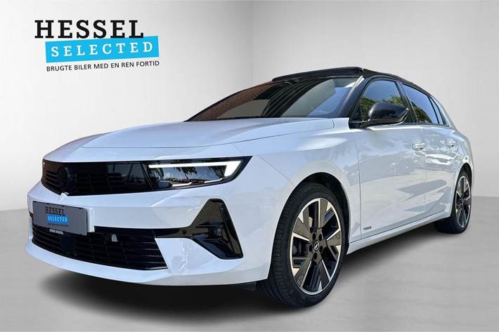 Hvid Opel Astra-e fra 2024 set udefra