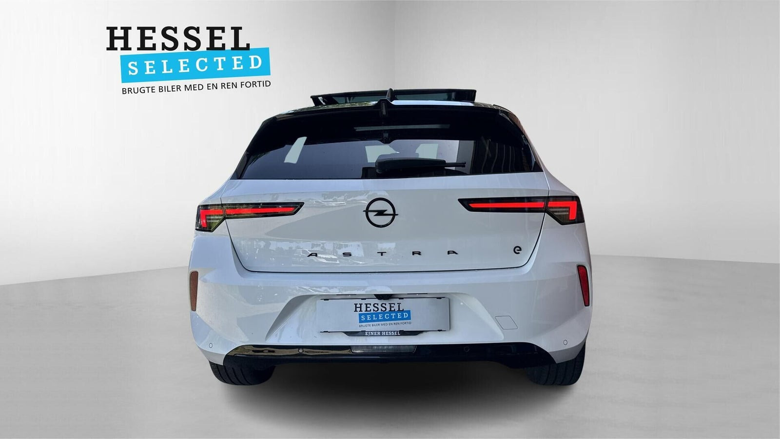 Hvid Opel Astra-e fra 2024
