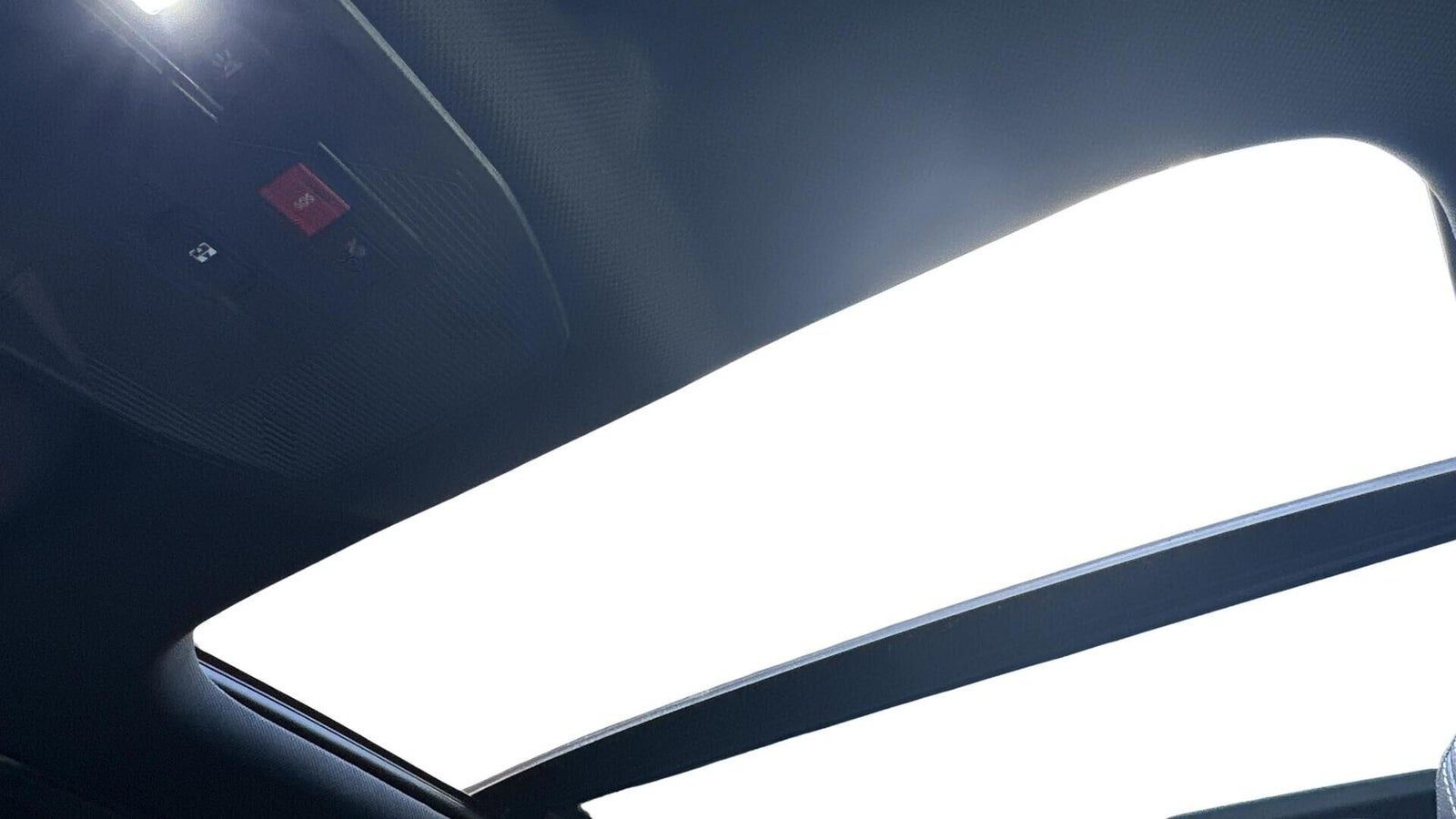 Hvid Opel Astra-e fra 2024