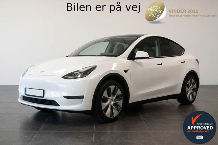 Hvid Tesla Model Y fra 2023