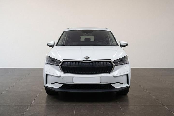 Hvid Skoda Enyaq fra 2021