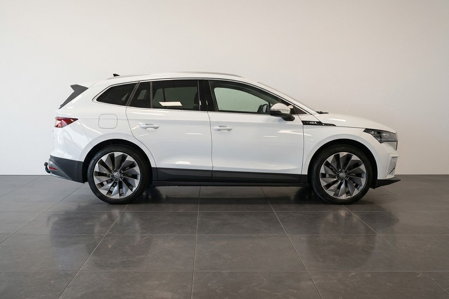 Hvid Skoda Enyaq fra 2021