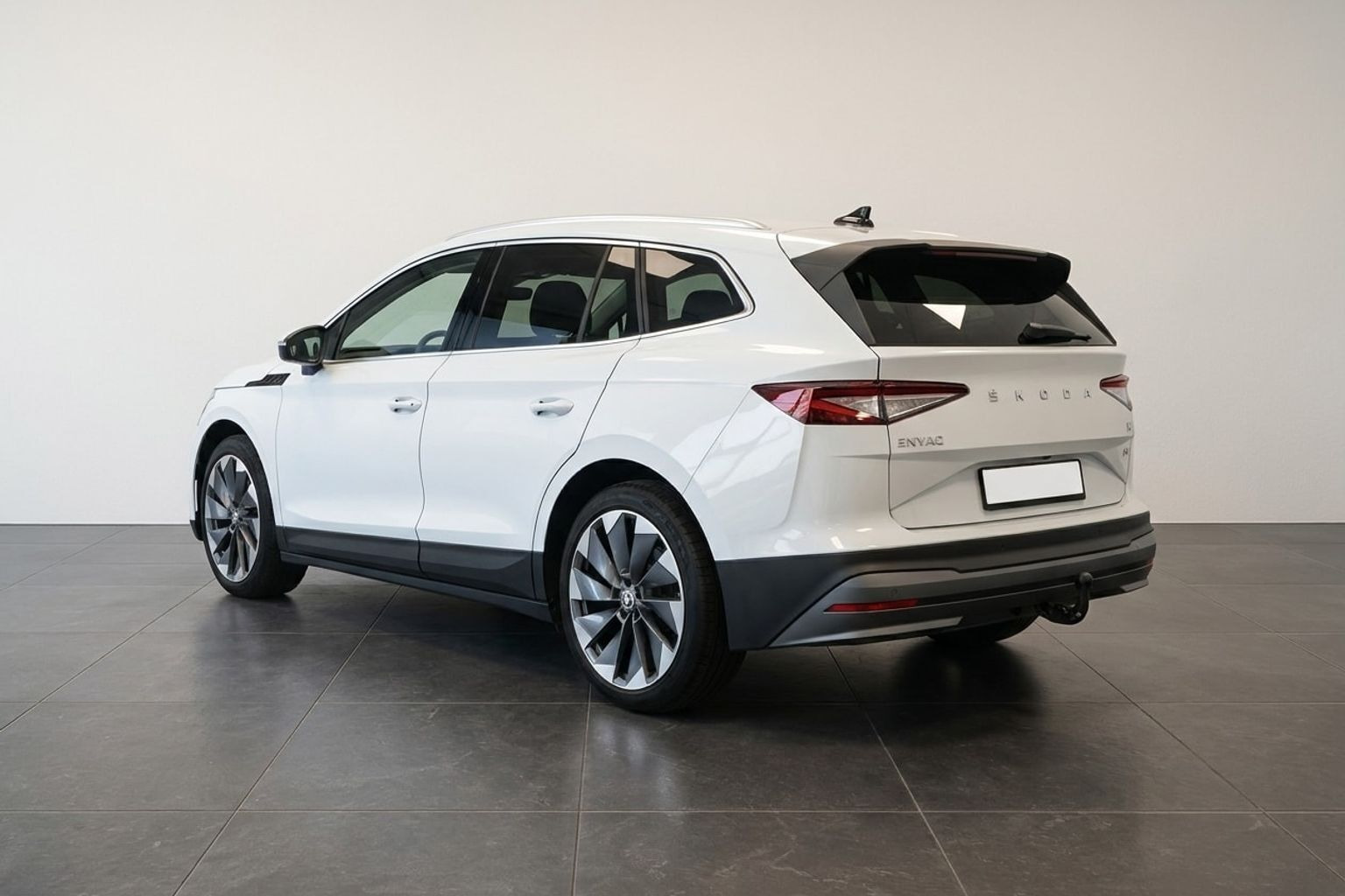 Hvid Skoda Enyaq fra 2021