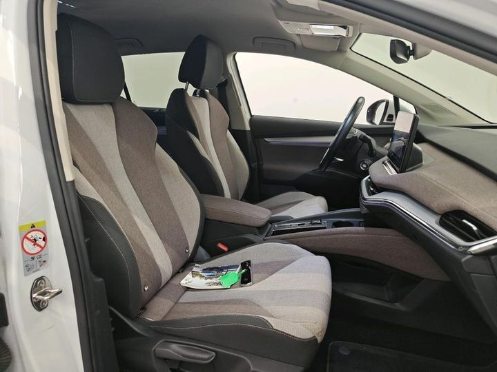 Hvid Skoda Enyaq fra 2021