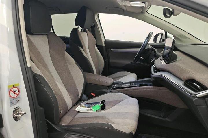 Hvid Skoda Enyaq fra 2021