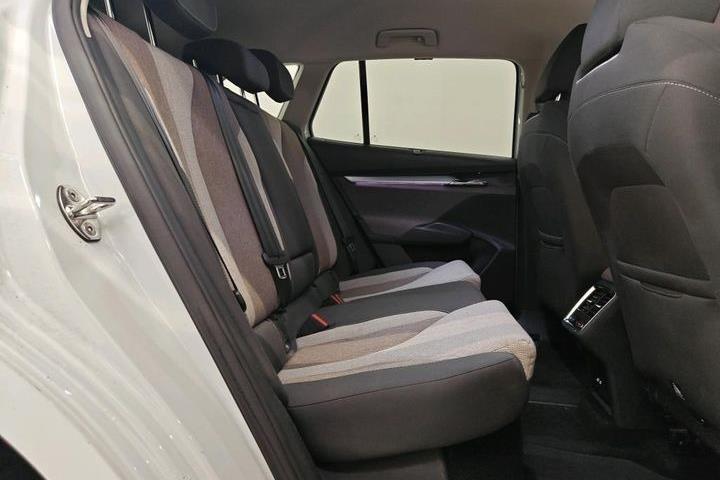 Hvid Skoda Enyaq fra 2021