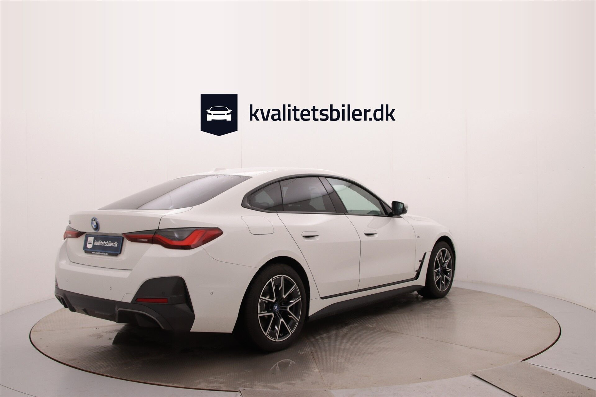 Hvid BMW i4 fra 2024