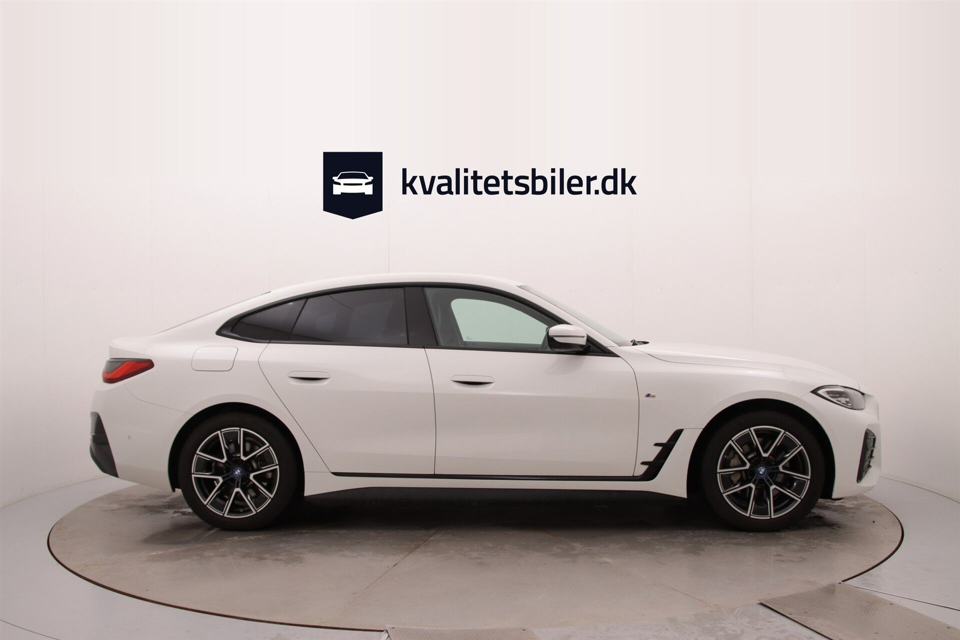 Hvid BMW i4 fra 2024