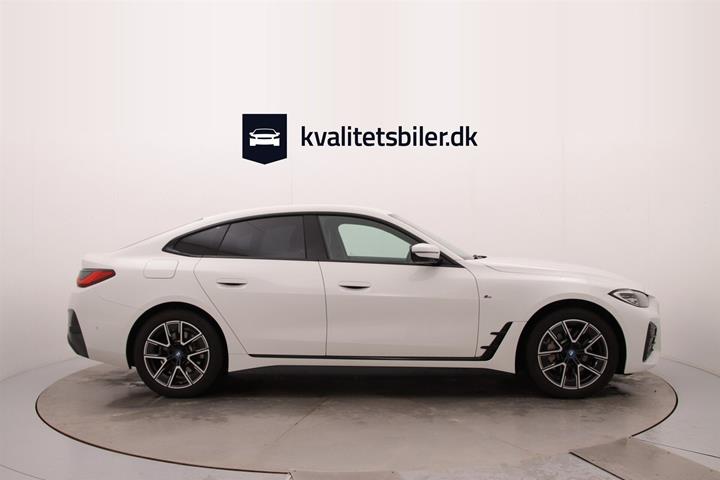 Hvid BMW i4 fra 2024