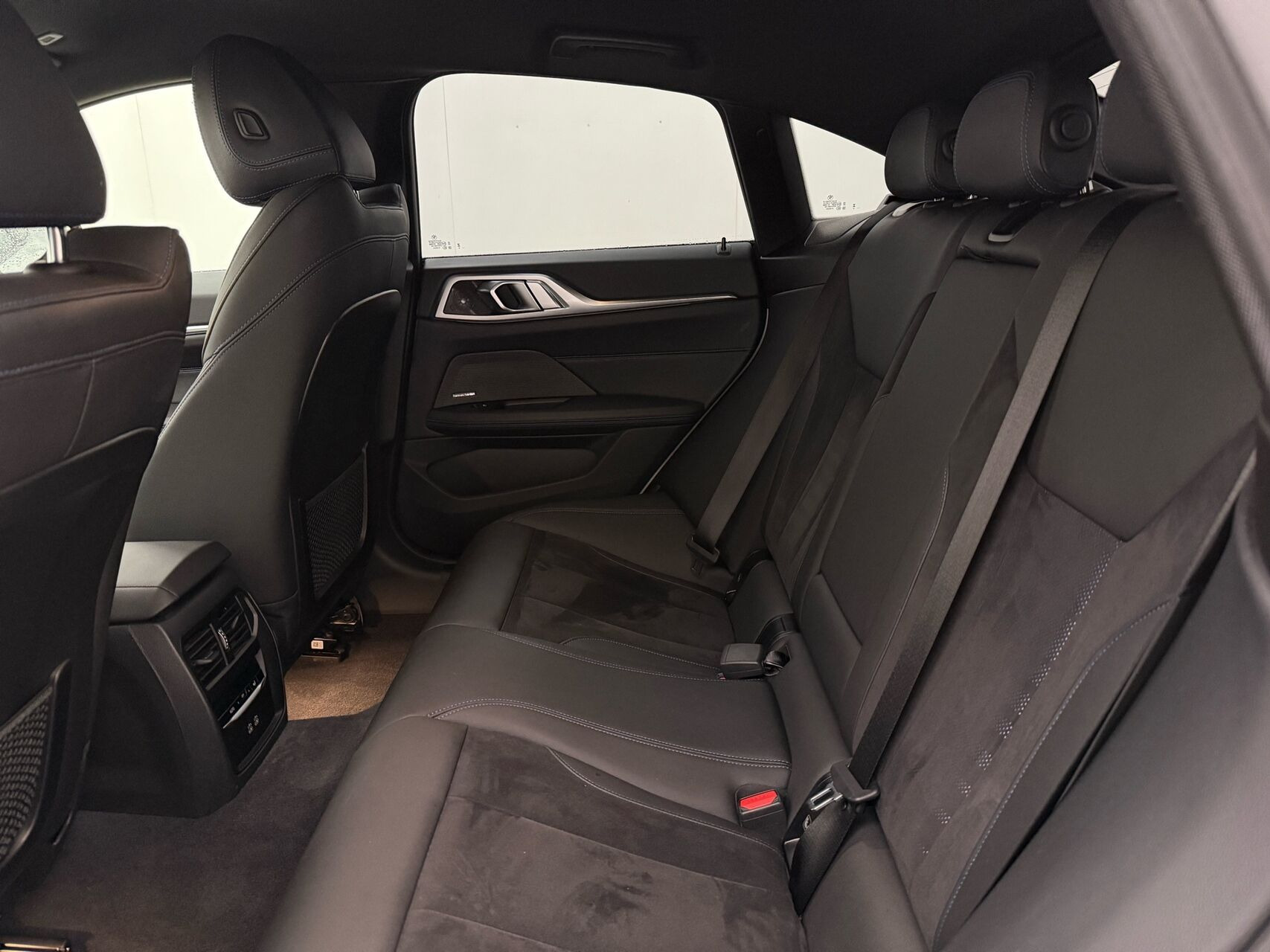 Hvid BMW i4 fra 2024