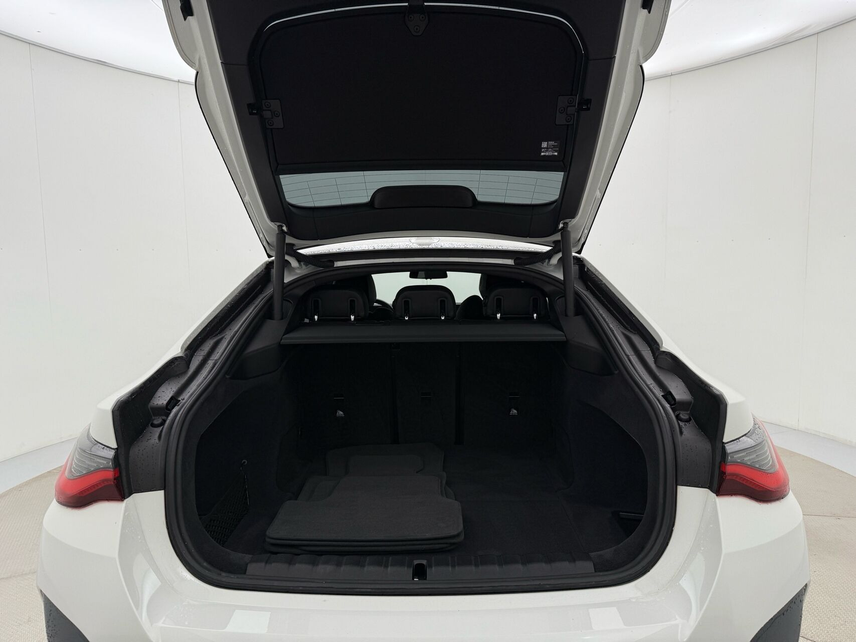Hvid BMW i4 fra 2024