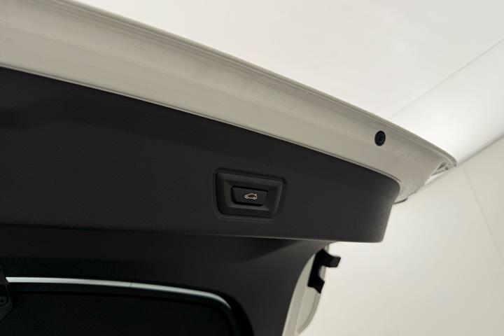 Hvid BMW i4 fra 2024