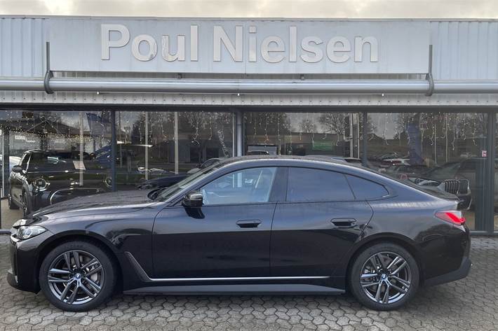 Sort BMW i4 fra 2023