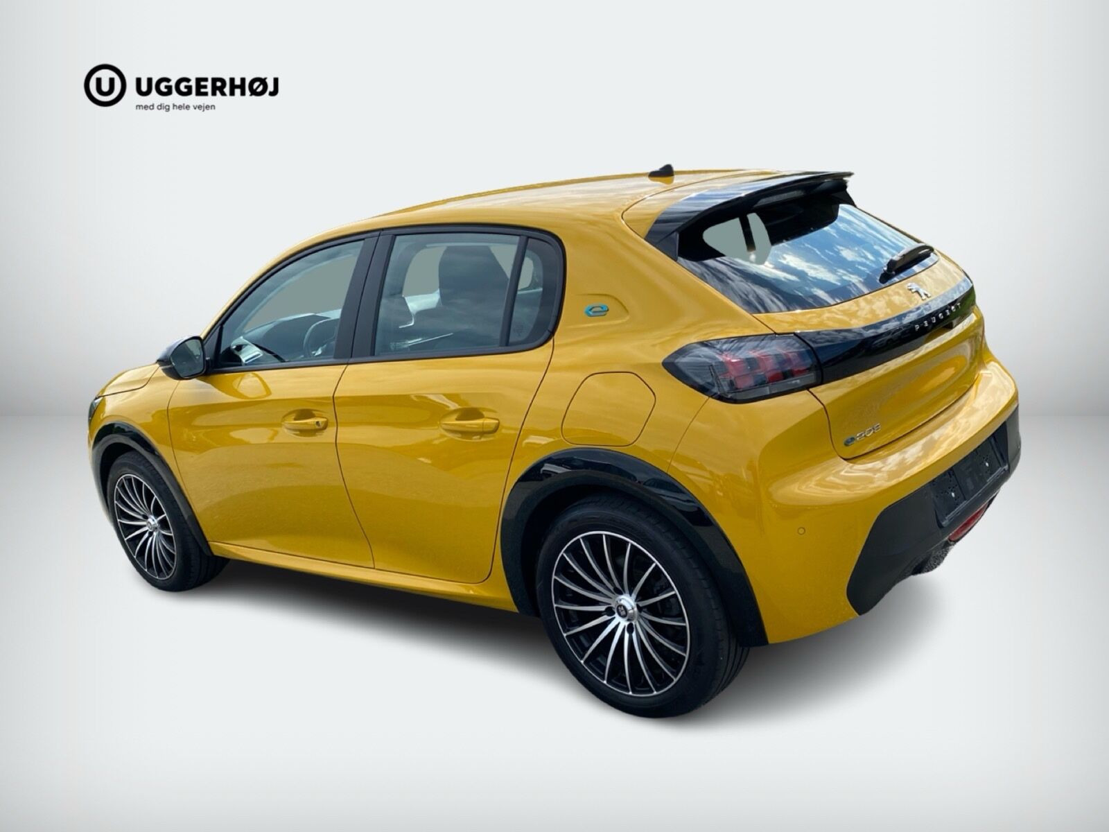Gul Peugeot e-208 fra 2022