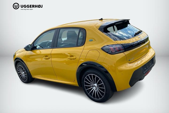 Gul Peugeot e-208 fra 2022