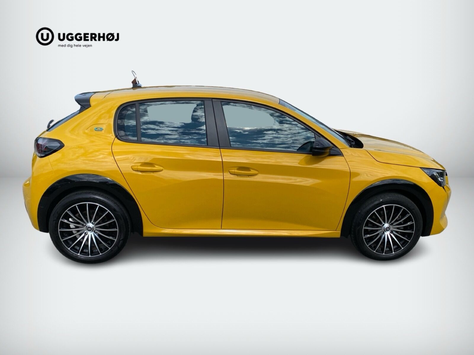 Gul Peugeot e-208 fra 2022