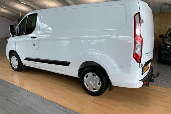 Hvid Ford Transit Custom fra 2023