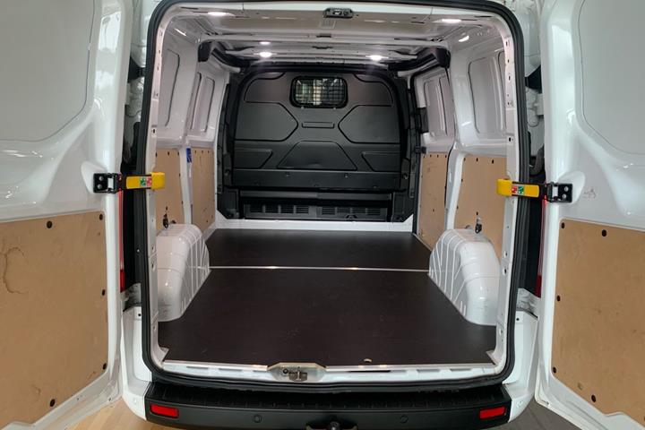 Hvid Ford Transit Custom fra 2023