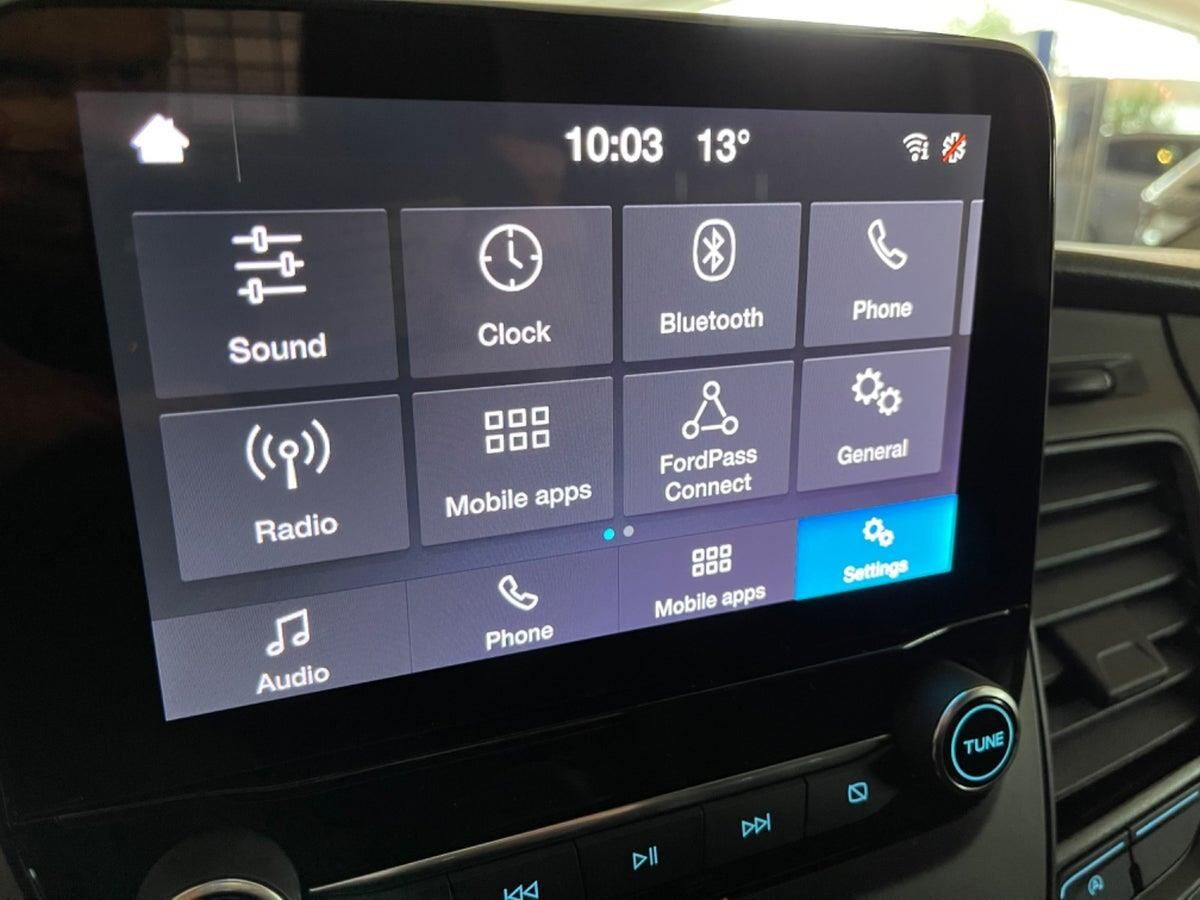 Hvid Ford Transit Custom fra 2023