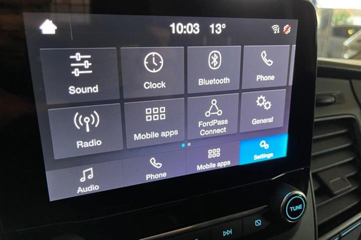 Hvid Ford Transit Custom fra 2023