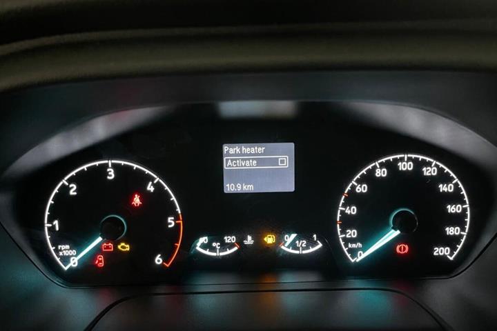 Hvid Ford Transit Custom fra 2023