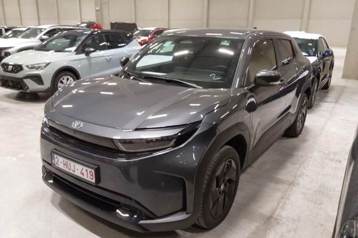 Grå Toyota Urban Cruiser fra 2025