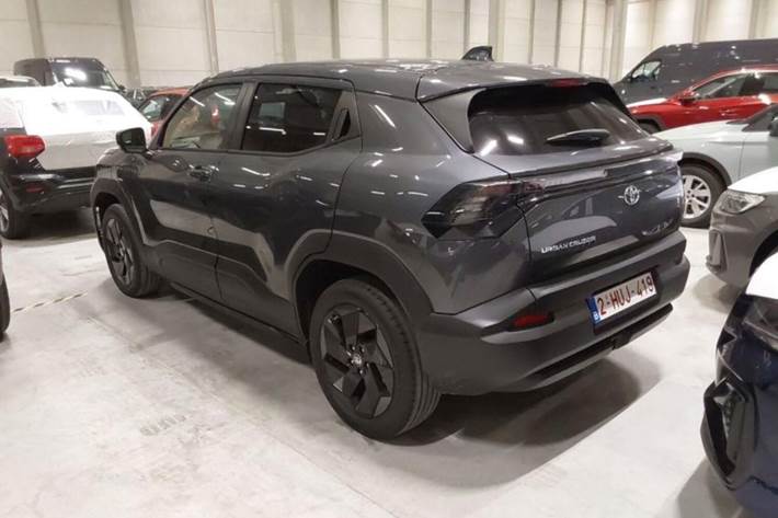 Grå Toyota Urban Cruiser fra 2025