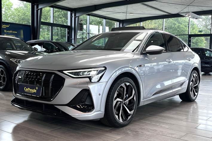 Sølv Audi e-tron fra 2023
