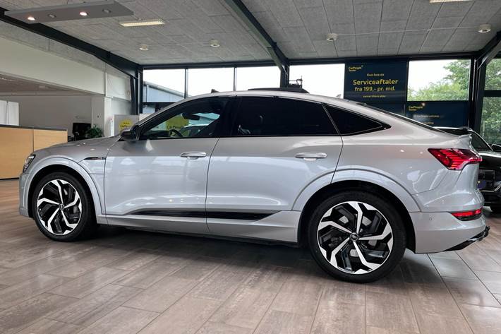 Sølv Audi e-tron fra 2023