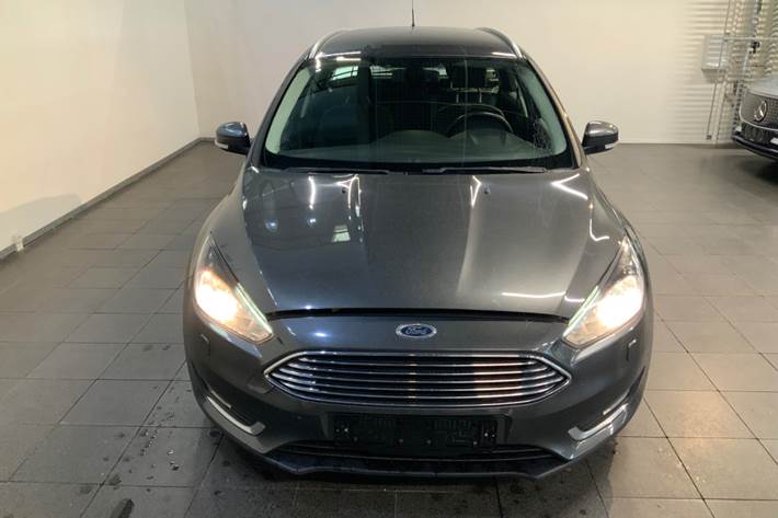 Grå Ford Focus fra 2017