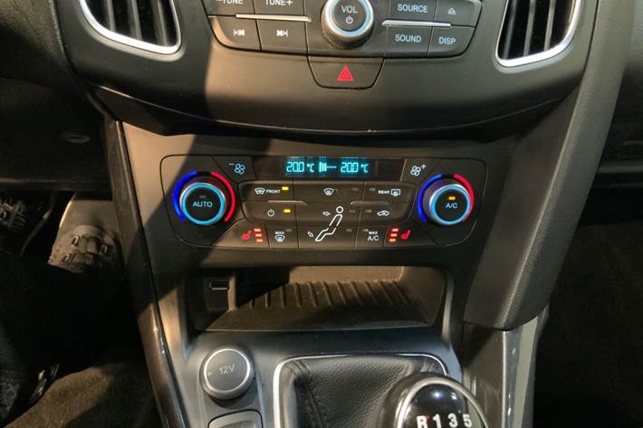 Grå Ford Focus fra 2017