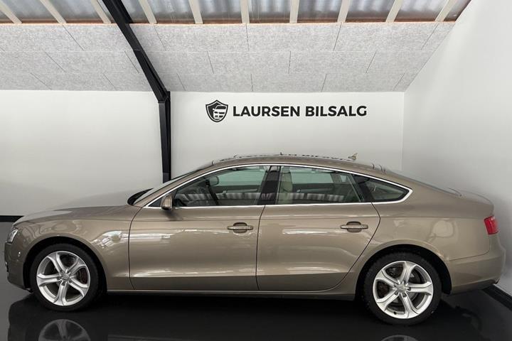 Orange Audi A5 fra 2010