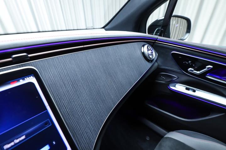 Sølv Mercedes EQE350 SUV fra 2025